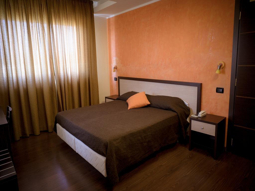 Hotel Select Atessa Exterior photo